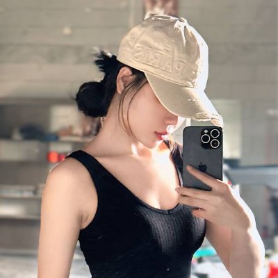 beckylekwa's profile picture. I wake up every morning with a new plan