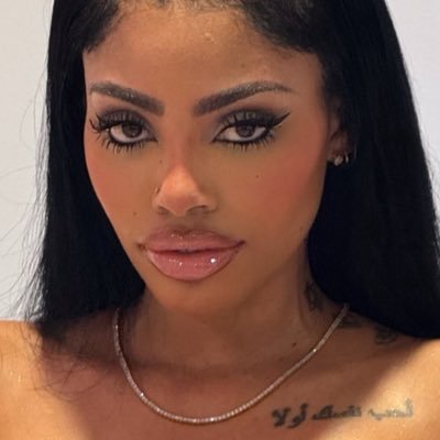 u can’t even keep up w a bitch like me | esti/medical assistant