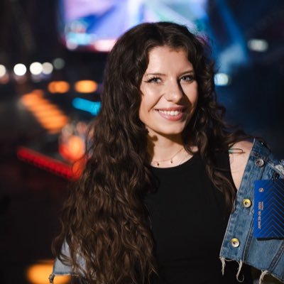 really tall, known as the meme queen, obsessed with @rocketleague, variety content creator, @twitch affiliate | 💌 ➡️Greerishere.ttv@gmail.com