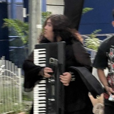 sariliingmulto's profile picture. i talk about cutting myself and hating everyone