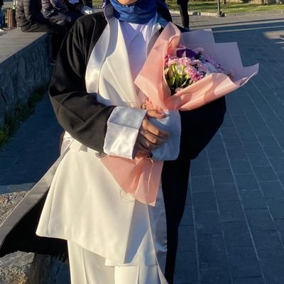 elmaisee's profile picture. kaldı bu silinmez yaşamak suçu üzerimde 
matematik öğretmen aday aday adayı