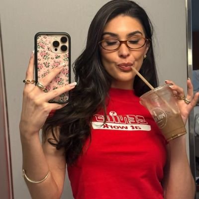Not the real Cathy Kelley. 30 year old mun. mdni. penned by #goop.