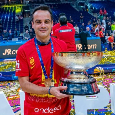 🧠 Ayudo a entrenadores a pensar de manera diferente 🇪🇸 Asist. Selección Española 🥇 WC ’19 | 🥇EU ’22 | JJOO’20 ‘24 | WC '23 🌍 CEO @basketouch | 🇦🇴 ‘21 🍏