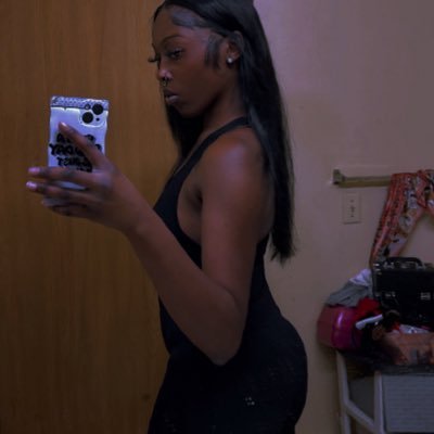 FineSht_OvaHere's profile picture. I AM NOT HERE FOR SMALL TALK ! If you don’t got no money take yo BROKE ass on NO MEETSSS,Yes I offer services/content purchase yes I DO HAIR book me baby ❤️💰