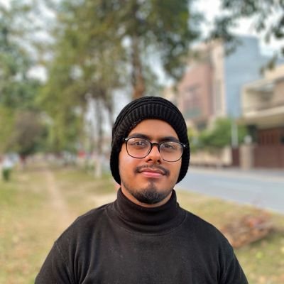 TalhaThinks's profile picture. 🇵🇰 $30B IT exports? Challenge accepted.