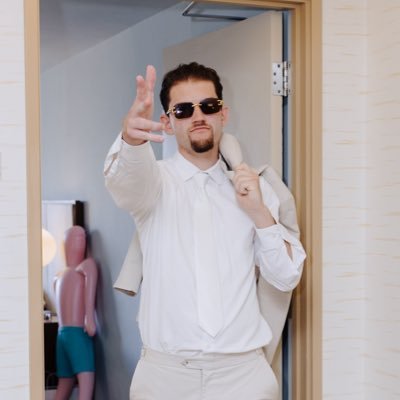 nick_norambuena's profile picture. #LakeShow #RamsHouse