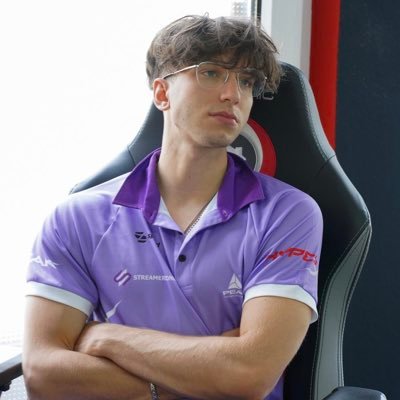 Starcraft 2 19 years old player for @streamerzone_gg