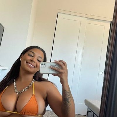 No Facebook or dating apps NO WHATSAPP, I don't post on sites other than this am available to meet up
