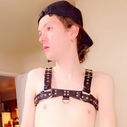 New Account! Married Twink here! Just wanna have some fun DMs open 😘