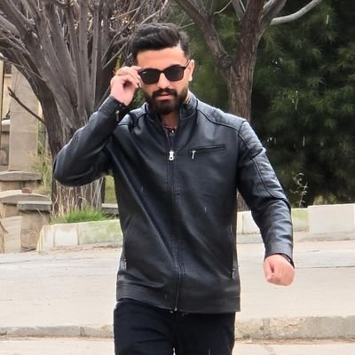 به نگهبانی دل مشغولم
تا غیر داخل نشود
و دل از یار غافل...