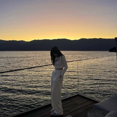 MeilinChen23076's profile picture. A person struggling for life 💰