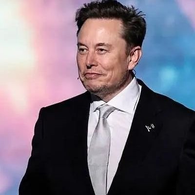 🚀| Spacex .CEO&CTO
🚔| Tesla .CEO and product architect
🚄| Hyperloop .Founder of The Boring Company
🤖|CO-Founder-Neturalink, OpenAl