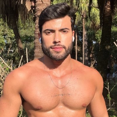 italosimoes_'s profile picture. 'Cause I'm cold as fire, baby, hot as ice…