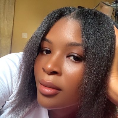 #Biochemist #Hairstylist___I make the best braids💆 #Graphic Designer She got a striking aura, not your regular kind of girl 😊