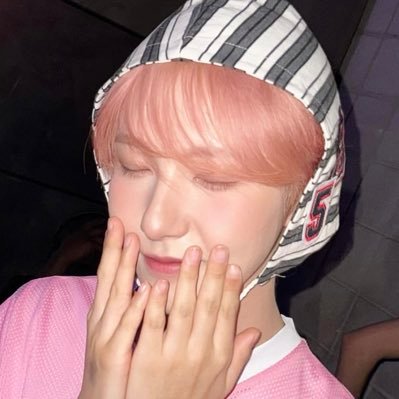 huang renjun; 323% meow meow *.🐈 #세상을비추는자 ✨💛 这辈子和下辈子,我都爱仁俊 ♡ **c-ent, anime