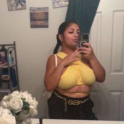 Just a regular degular shmegular girl from the H 🤘 ; follow my ig bella.rosa1210 ; tiktok broseforyou