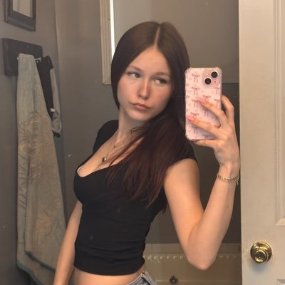 kiss me thru the phone 💓