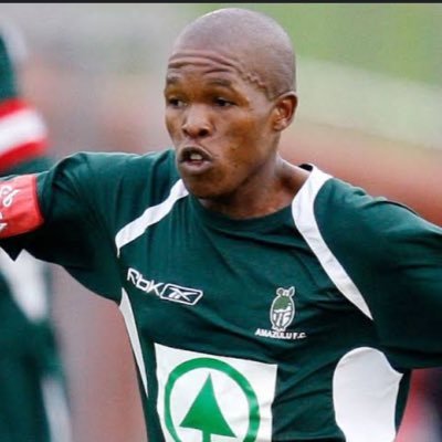 uSuthu olumabheshu ankone inyoka eluhlazana umabonwa abulawe. uMadli bhantshi alishebe nezinkinombo zalo aze alehlise ngomkhono #Heeebe Usuth!! 🐍 #RIPBongiNtul