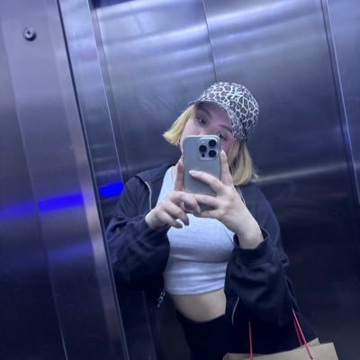 dogakr_'s profile picture. 