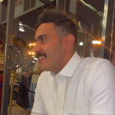 الانسان الناجح هو الذي يغلق فمه قبل ان يغلق الناس اذانهم ويفتح اذنيه قبل ان يفتح الناس افواههم. ...