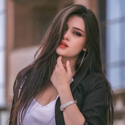 ان لا أعود مرتين الاولى فرصة والثانية وداع .. فمن يستحق سيقدر الاولى ومن لا يستحق سيجبرني على الثانية 👌