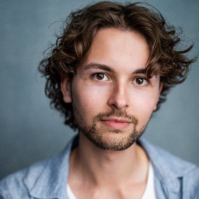 Actor 🎭 Violinist
Represented by Alex Priestley Talent
Not very active on Twitter