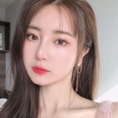 Samanth38661099's profile picture. 