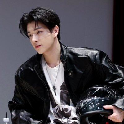@ENHYPEN_members No.1🖤🤍 01 / 🦌🦮🐧ペン 仲良くお願います🥺💖 仕事のため返信遅くなりますのでご了承下さい🙇🏻♀️ トレカなど取引専用→ @engeng_sh までお願いします🤲🏻