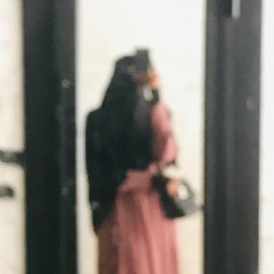 وإني أراك بعين قلبي جنَّةٌ ، يا من بك مرُّ الحياةِ يطيبُ💛