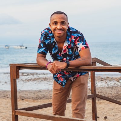 🇩🇪🇺🇸German-born American writer ✍🏾😎 | Sharing travel photos & inspiration 🌍📸 | Spreading positivity & inspiration 🧡 | No niche, just me | ERIC not Erik