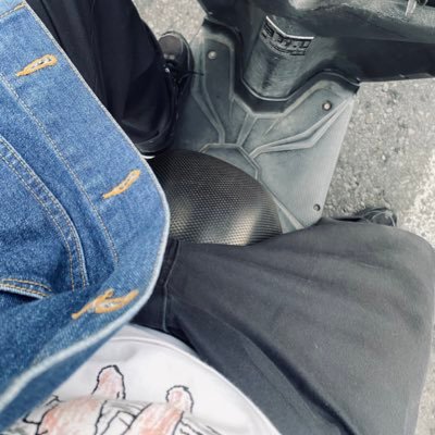 y0ungp4ssionate's profile picture. berdiri sejak bangun tidur