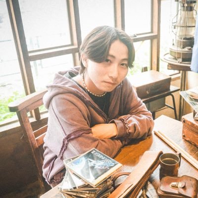 03line/Drum.( @hide_out09 ) 高身長撲滅委員会。紫担当大臣。ドラマーっぽくないとよく言われます。