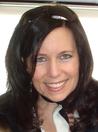 BloomsRooms's profile picture. Over 500 Room Makeovers & counting! I combine a love of beautiful living with a passion for creative design. Proud to now offer Zoom Home Office Makeovers!