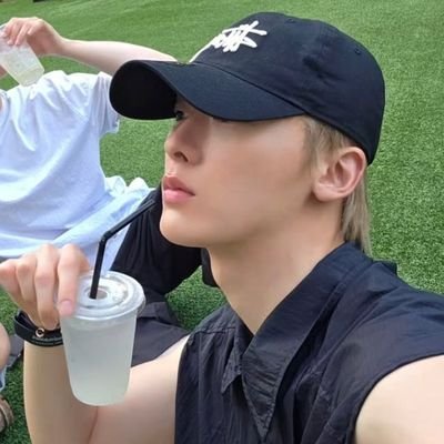 로하만 있다면 저는 언제나 로하 곁에 있을 거다 - 윤산하, 2025
#아스트로 언제나 곁에 있을게 💜
문빈 ~ #윤산하 지킬께 ♡ |
Fan acc | 딴콩쨈 • 산프 💛 | 딴프린스 • ddan_prince |