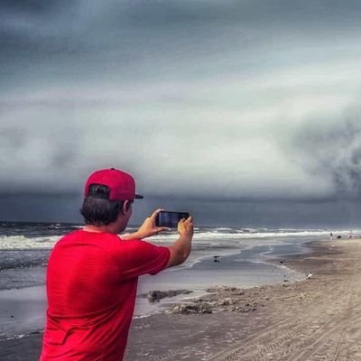 Storm chaser and photographer. Member of MWStormtrackers