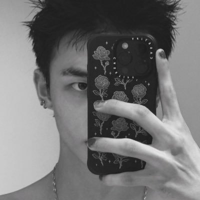 hyunsaq's profile picture. 