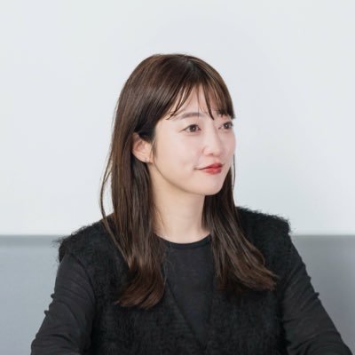 高知県出身。元地方局アナウンサーのコミュニティマネージャー🎤 シェアードワークプレイス @coba_ebisu を運営しつつ、フリーアナウンサーとして活動するパラレルキャリアです。コミュニケーションと心理学に興味津々で、心理カウンセラーの資格も持っていたりします🧠