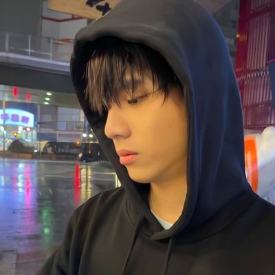 forkittiwin_'s profile picture. 𝘣𝘦𝘤𝘢𝘶𝘴𝘦 𝘵𝘩𝘦 𝘸𝘢𝘷𝘦 𝘣𝘳𝘰𝘶𝘨𝘩𝘵 𝘺𝘰𝘶 𝘵𝘰 𝘮𝘦.