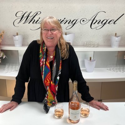 Copywriter, Former Publicist, Ninja Networker, World Traveler, Foodie, Wino, Married for Love. #GoGators