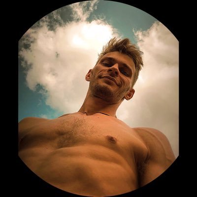 Masculine above average plant daddy; love showing off & stroking my big Cuban dick, dm for Collabs. https://t.co/ZDUmQkaKe3