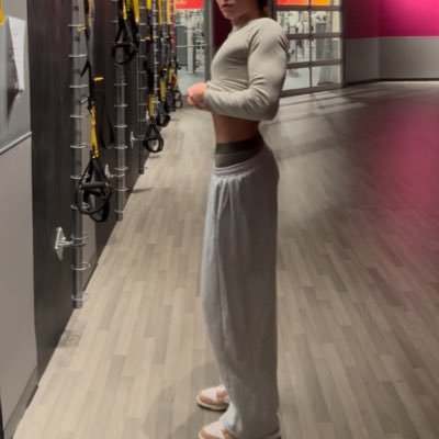 6’2 - Bi-Alpha, you’ll do whatever I say and beg me for more. A mouth is a mouth right? Who wants me to ruin their hole next.