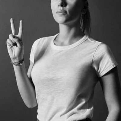 # Chica de barrio
# De Barrio Parque
# A la derecha del FACHO
# A la izquierda del TROSKO
# Segunda cuenta
# Tenia 6 mil seguidores
# La Verdad Nos Hace Libres