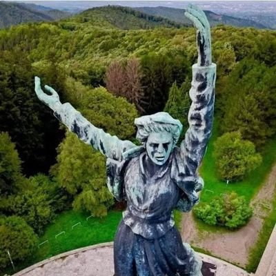 Pojela me revolucija, al' me posle i povratila. Napila se.
https://t.co/WcpNaFtSbc