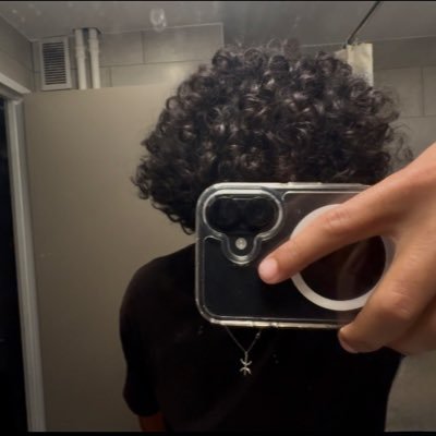 1yassee's profile picture. @vinijr