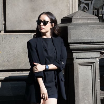 Blogger de Depa de Soltera, host de Pequeña Necesidad y Autora de Depa de Soltera, guía para independizarte y dejar la casa de tus papás.