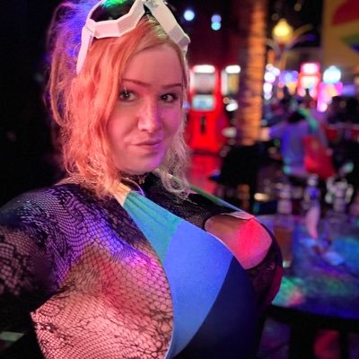 Simpsons nerd 🏠🎷 Twitch affiliate 👾🕹️ Energy drink YouTuber 🥫💥 and Professional huge b0️⃣0️⃣b haver 🎈🎈 4550cc ⭐️⭐️