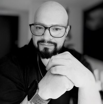 🎓 Comunicación y Marketing Digital | 🧠 Creador de estrategias| Experto en memes| Fan del café ☕ | 🎶 Músico frustrado, pero creativo | 🇪🇨