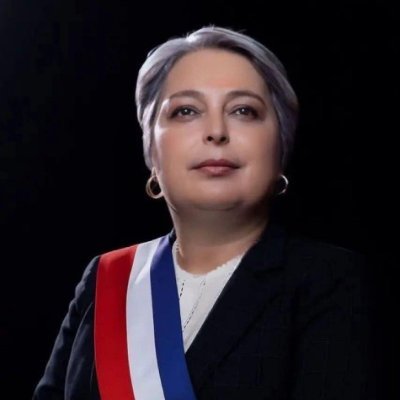 Yo_La_ile's profile picture. Chascona/Pagana/50's/Lic. Comunic. Social/A la Izquierda/Teleadicta/Melómana/Guitarrera/A mi no me reclames nada; Yo aprobé.
VOTO JARA