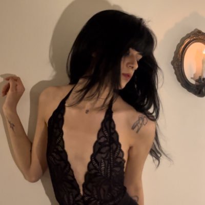 chaharshanbeh's profile picture. french literature student. solminya on ig