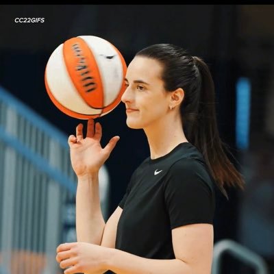 Indiana Fever 🏀 Caitlin Clark 22 👑💛
